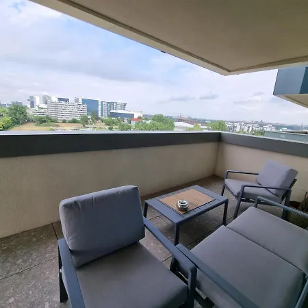 Business & Relax Close Promenada Mall